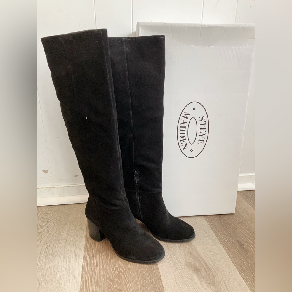 Steve Madden Women’s knee high black suede boots OSCA01S1